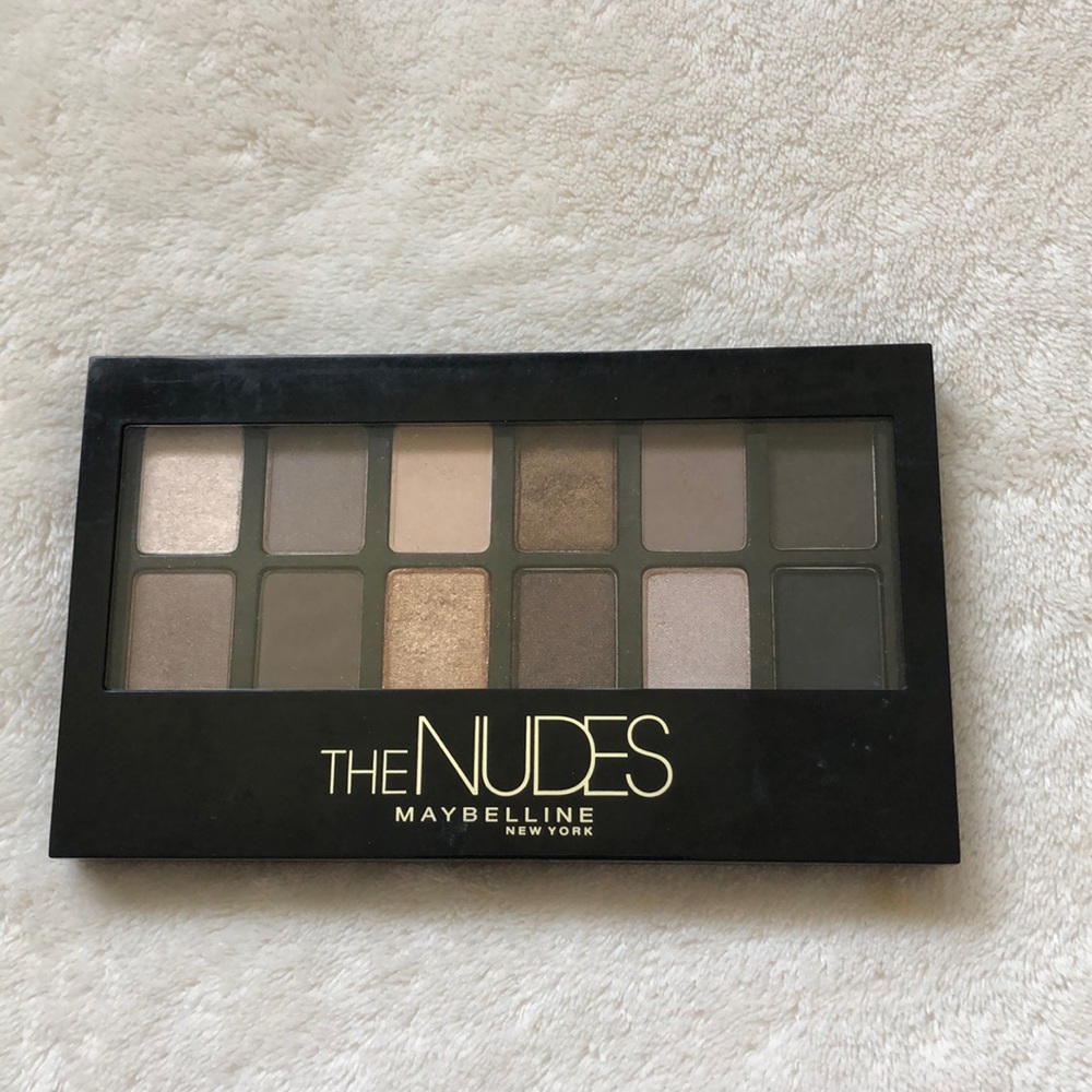 Makeup - Picture 2 of 8